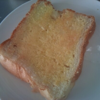 パンに粉チーズって初めてです(≧∀≦)ゞカリカリでおいしかったです。